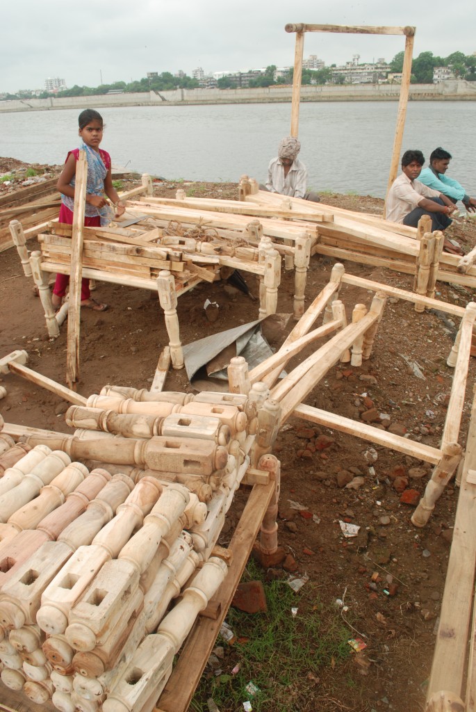 Manufacturing and Trading Charpais at the Gujari Bazaar